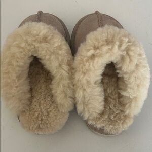 Tan Bearpaw Slippers with Faux Fur Lining
